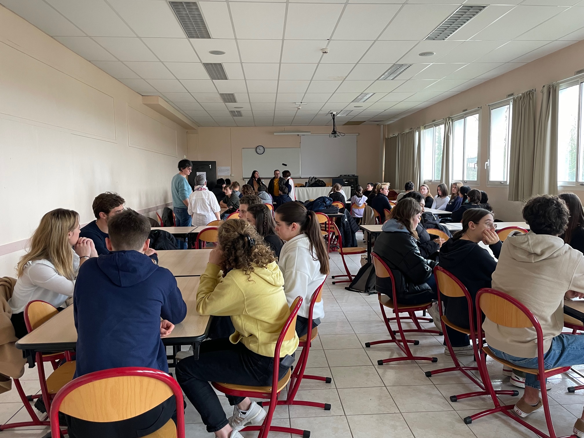Première rencontre entre étudiants et élèves au lycée : une "cordée" réussie !